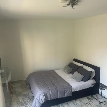 Meuble, Les Tambourins * Cannes