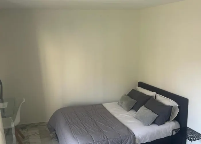 Meuble, Les Tambourins * Κάννες